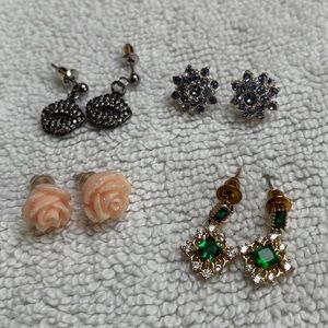 Elegant Gold and Green Earrings Set